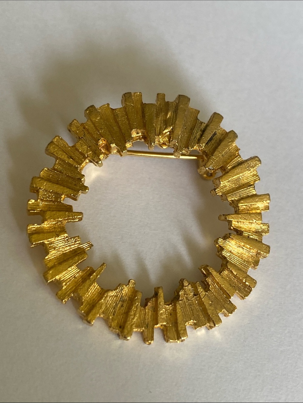 Vintage Gold Radiant Sunburst Circle Brooch